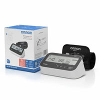 Omron M4 Connect AFib tillsammans med manschett och förpackning.
